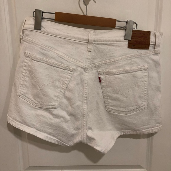 White Levi’s Premium 501 Shorts (women’s) - Picture 2 of 4